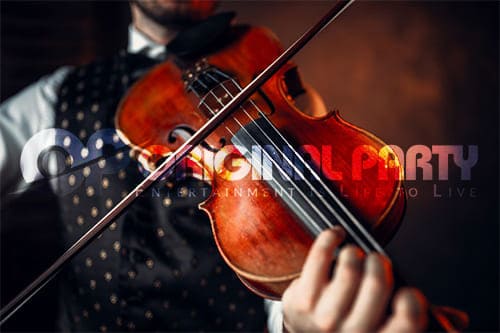 Il Violinista che con il suo Violino al matrimonio crea quei momenti unici ed emozionanti.